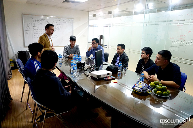IZISolution đón tiếp các bạn học viên đến tham quan doanh nghiệp 01
