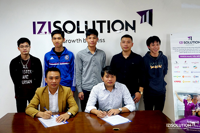 IZISolution đón tiếp các bạn học viên đến tham quan doanh nghiệp 03