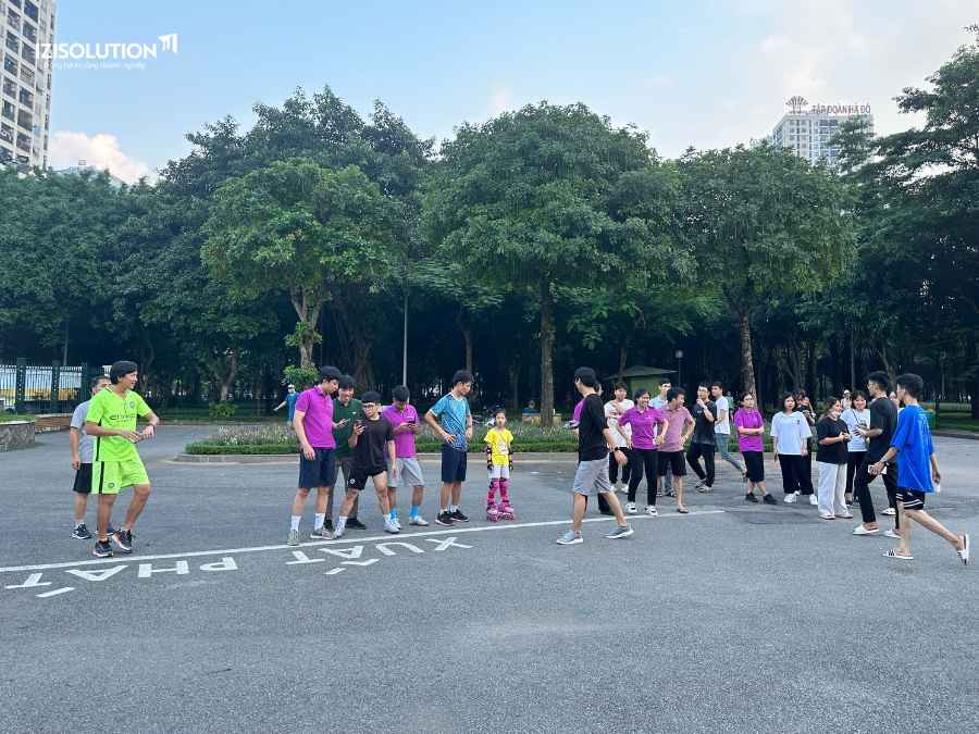 IZISolution xuất phát